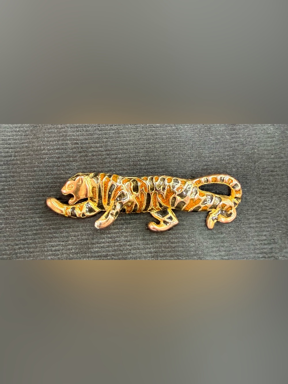 80s Creeping Tiger Vintage Animal Brooch